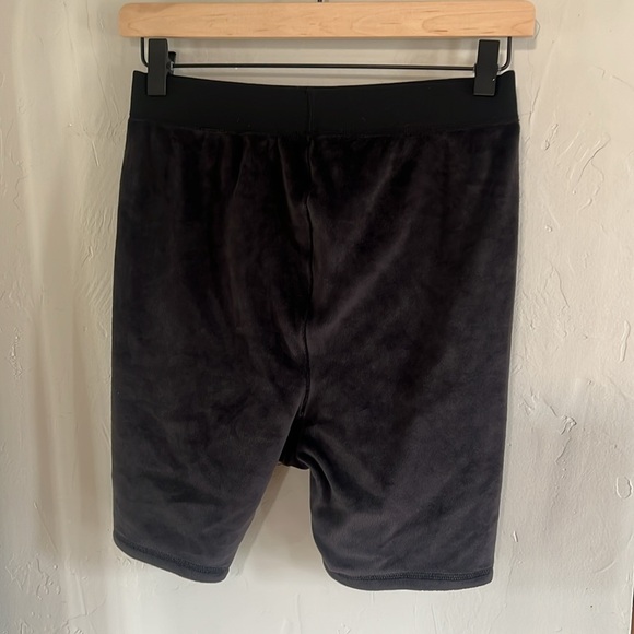 SKIMS Velour Black Onyx Brief Biker Shorts - Picture 6 of 6